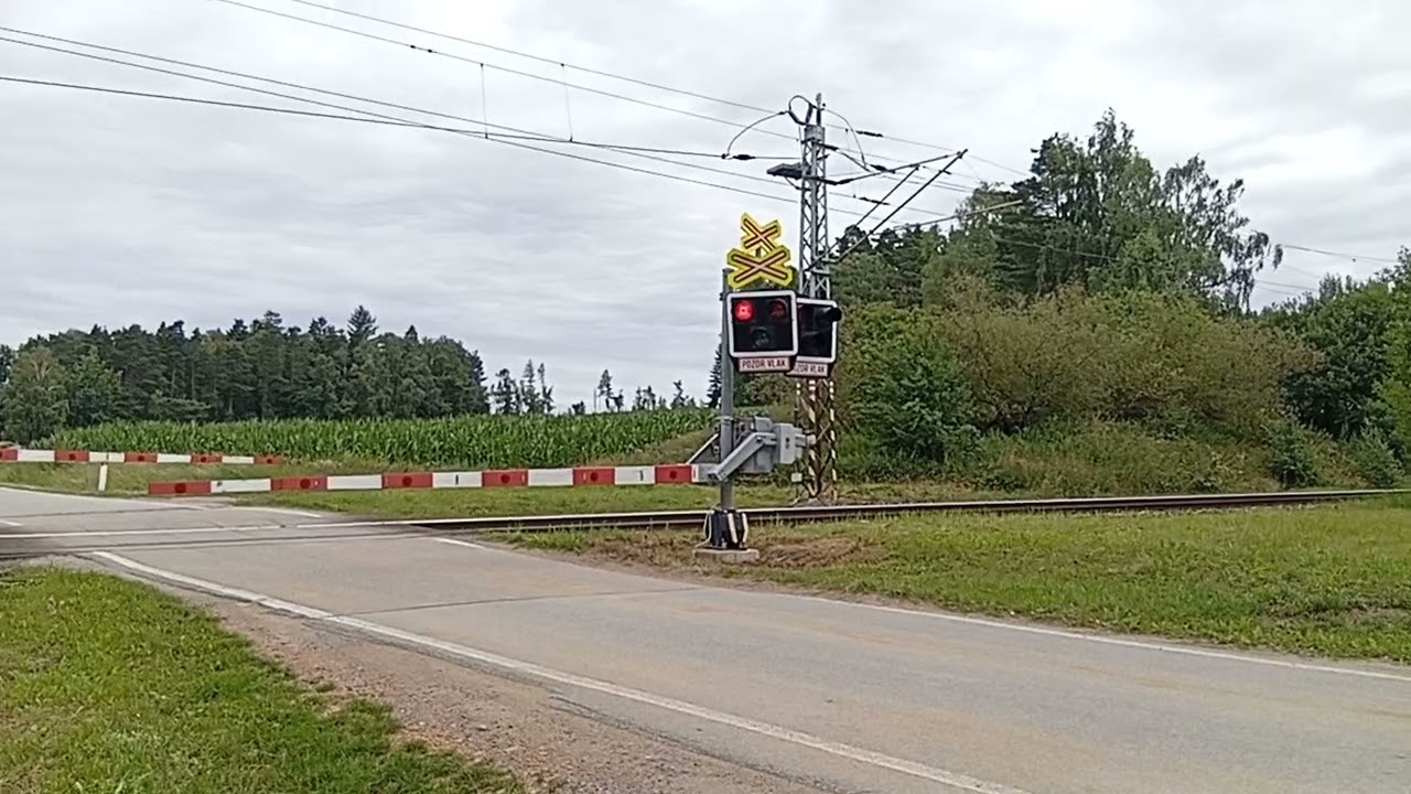 Železniční přejezd Popelín