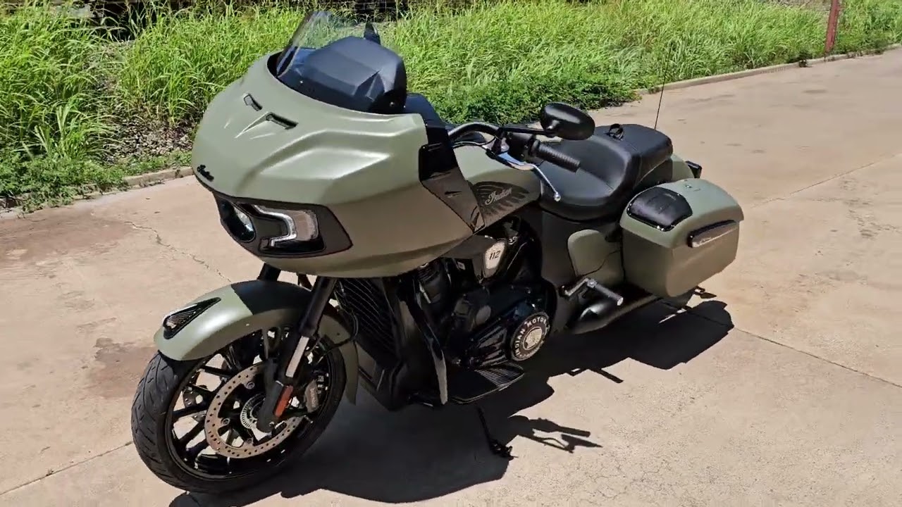 2025 Indian Challenger Dark Horse Moss Green Smoke