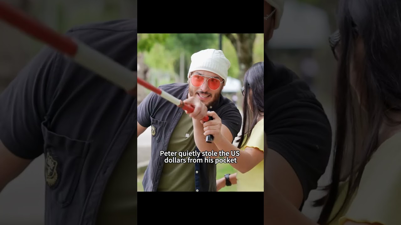 Fake police and thieves team up to steal women's wallets