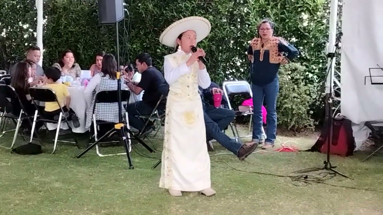 Dayana interpretando la cigarra de Raymundo Pérez, no tengo derecho de música ni letra 