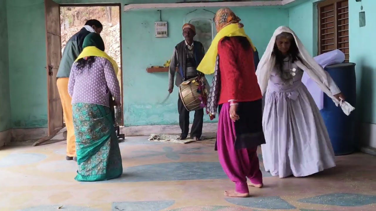 ढोल-दमाऊ की गूंज में देवी-देवताओं का नाच RANA (pahadi)
