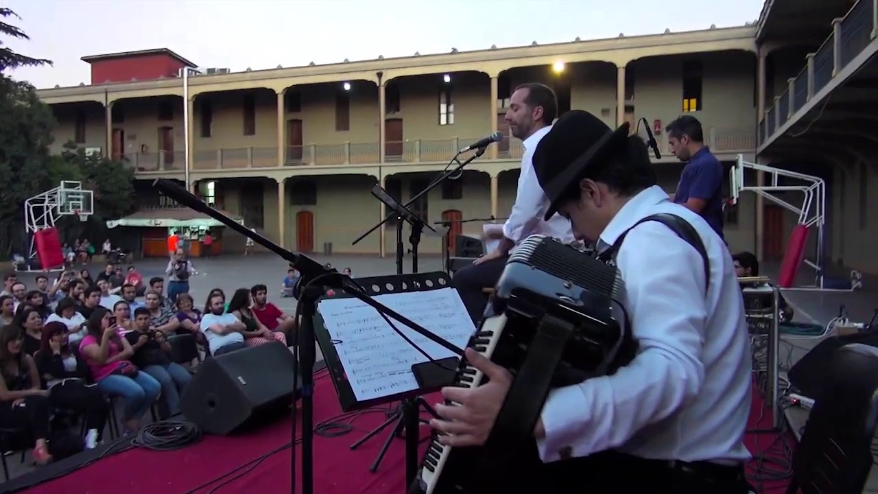 De un tronco más alto (Esteban Gumucio/Andrés Opazo) - Cristóbal Fones, SJ