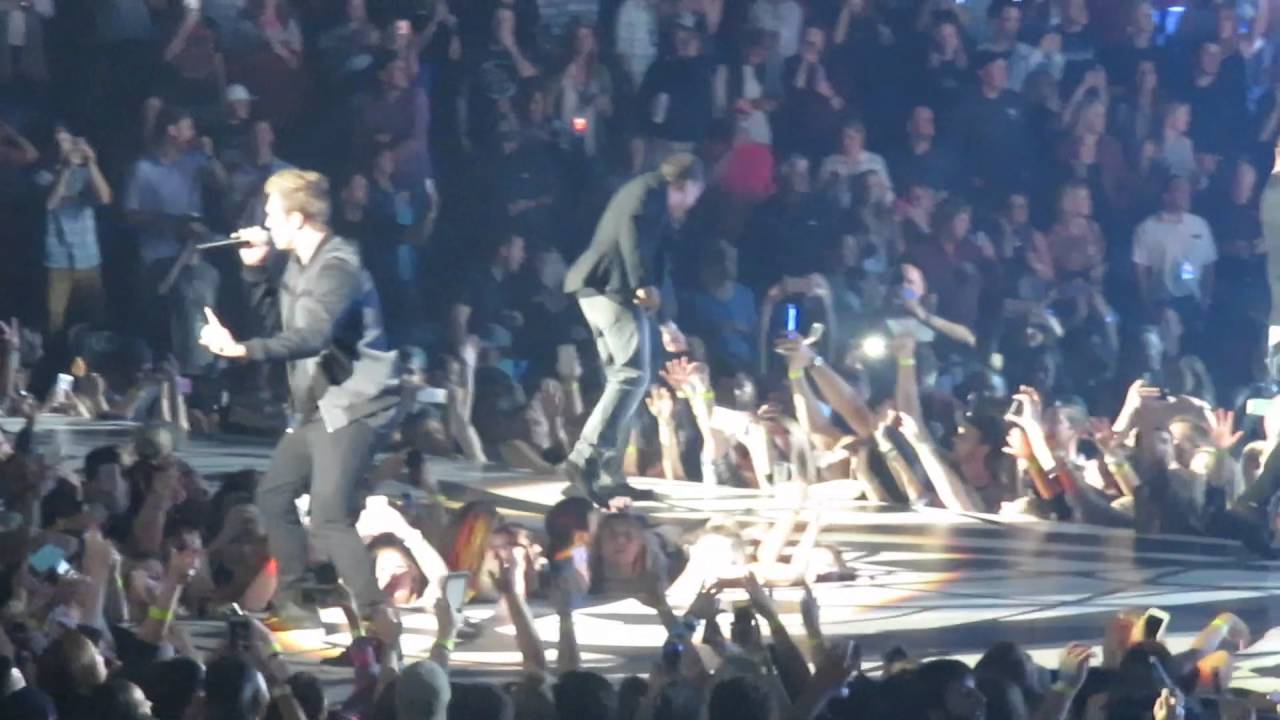 The Backstreet Boys are BACK (with Florida Georgia Line) and Nashville Goes Crazy