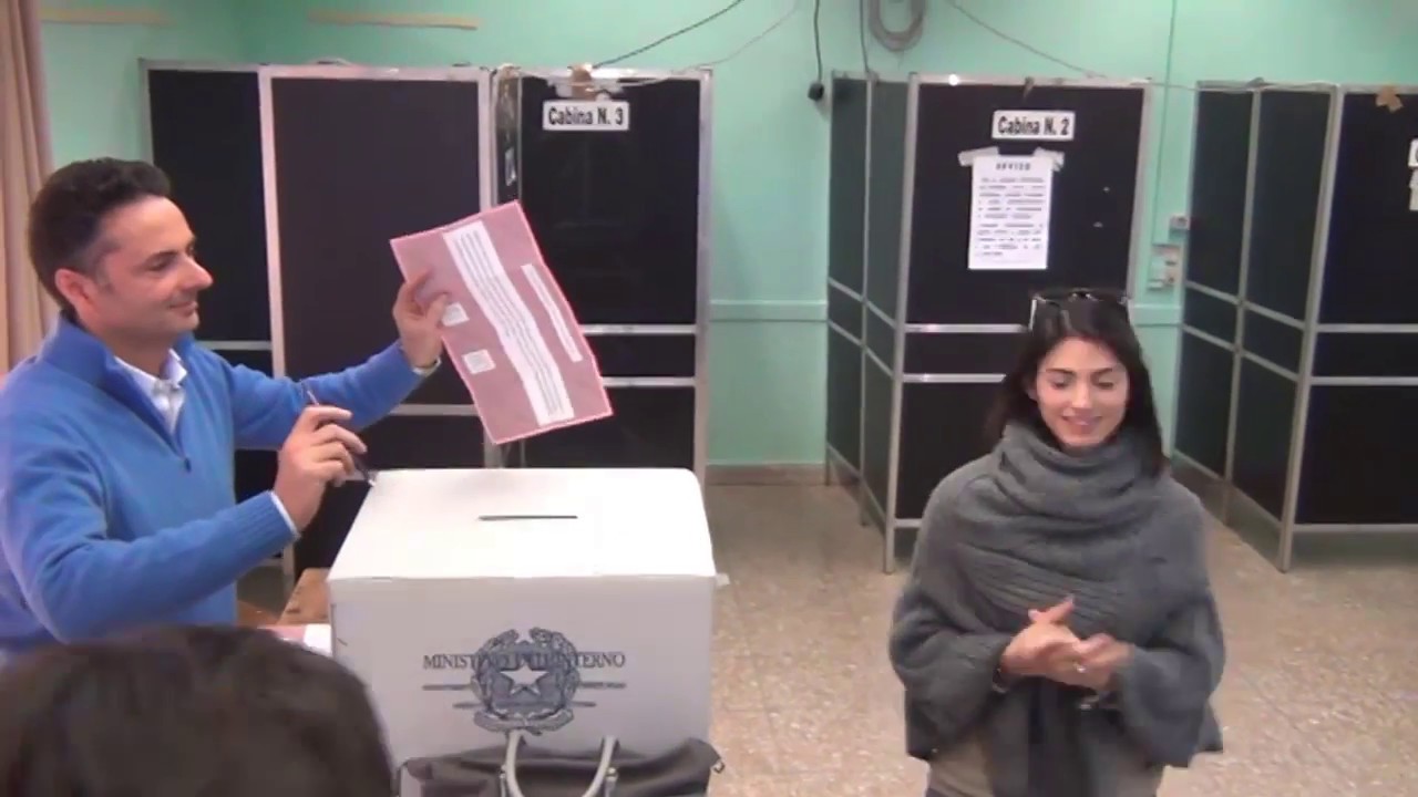 Referendum, la sindaca Raggi al seggio: “Se festeggerò? Vedremo”