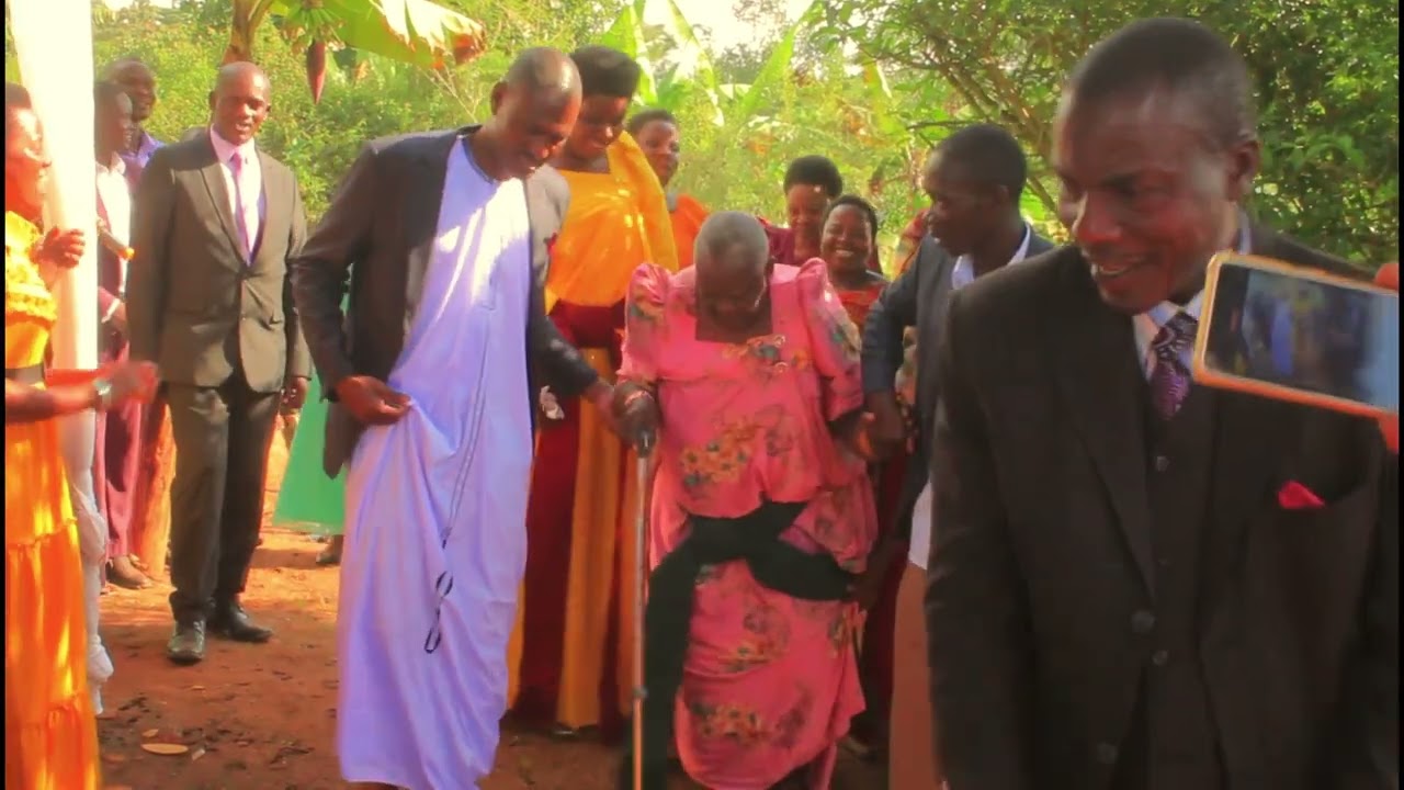 ROSE  INTRODUCES MUNUNULE {FULL VIDEO}