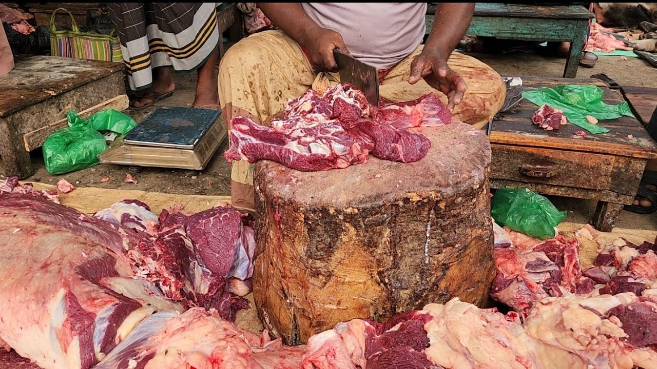Enormous Meat Cutting #meatlovers  #dryagedbeef #beefmeat #cowmeat #butcherscut #roastbeef #meah 