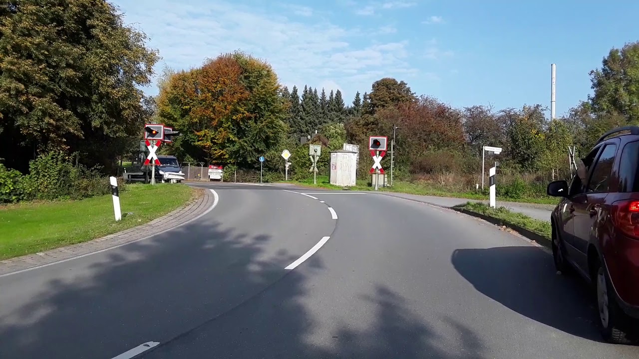 211 054 mit leerem Bauzug in Farmbeck