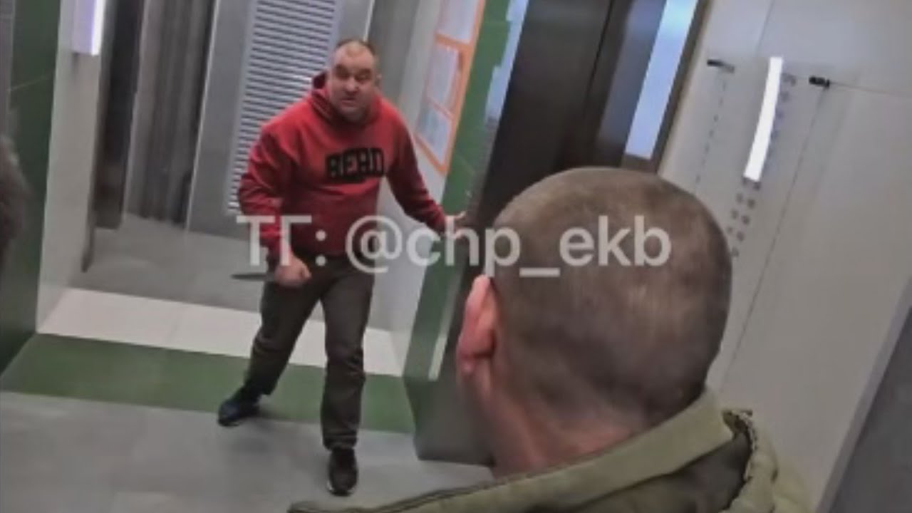 Сосед с ножом и уехавшей крышей.