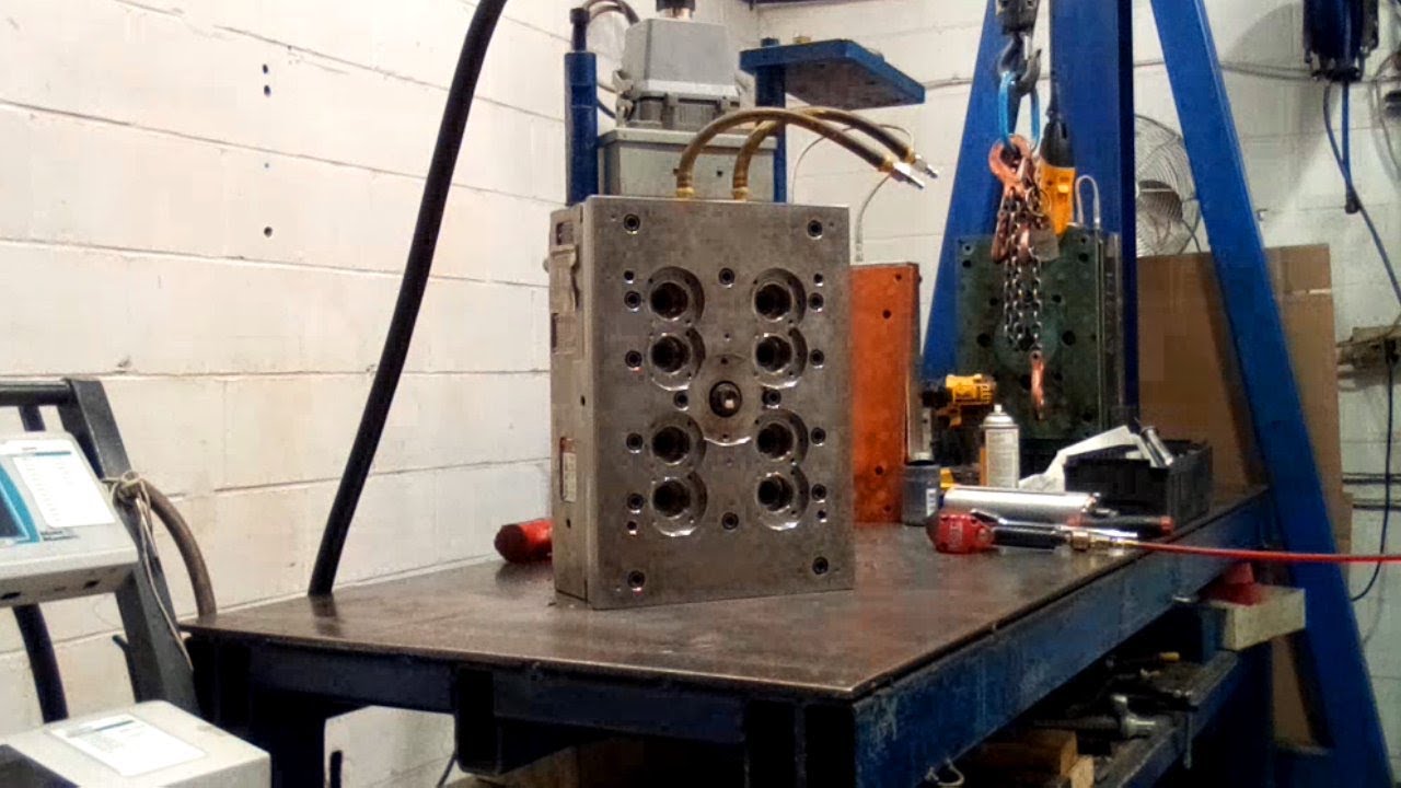 Cleaning a Valve Gate System for Copper Alloy Injection Molding