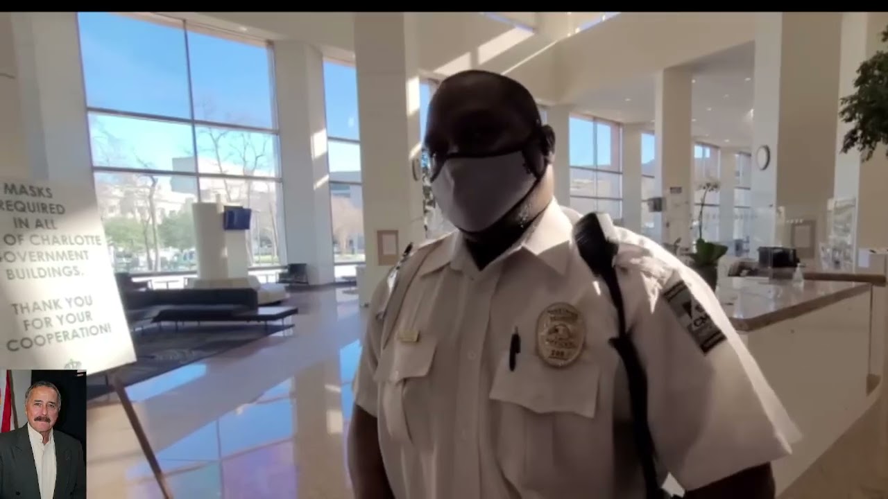 Шон Рейес думает, что проводит аудит зоопарка.