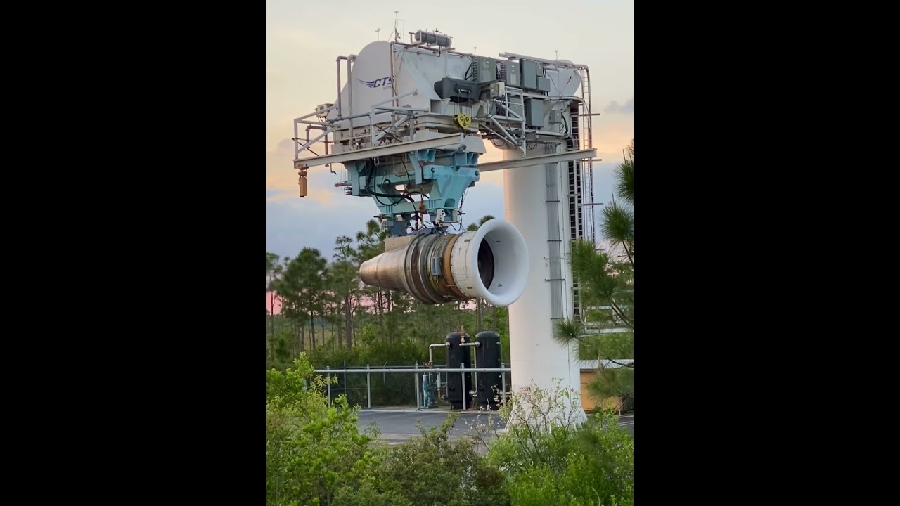 CF6-80A engine on testing stand