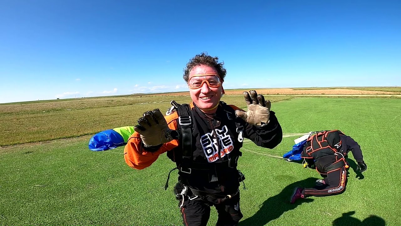 50 años por todo lo alto 🔝 | Salto en Paracaídas | Skydive MADRID