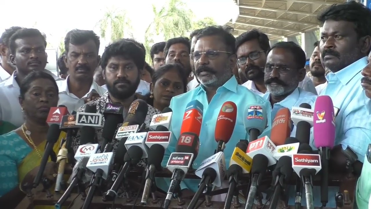 *ரஜினியை ஆசை காட்டி அரசியலுக்கு இழுக்க முடியாது, 