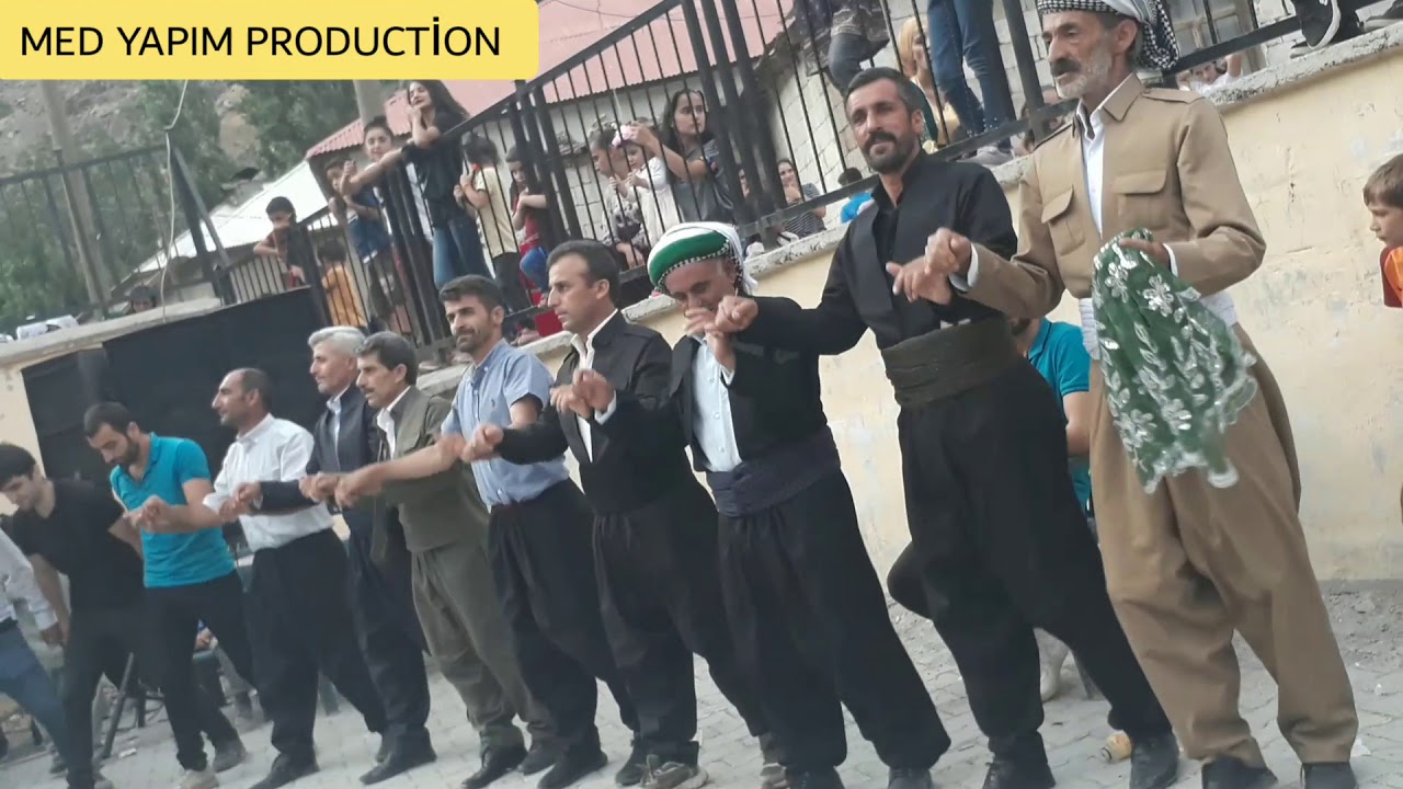 Hakkari düğünleri taşbaşı köyü düğünleri [halay başı coşturuyor] gelya başkala kurdish wedding