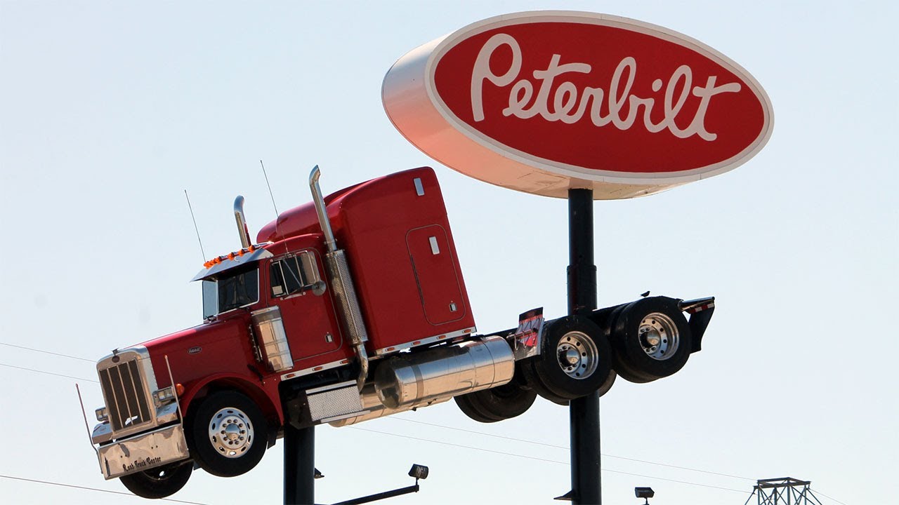 Смотрим новые грузовики Kenworth против Peterbilt