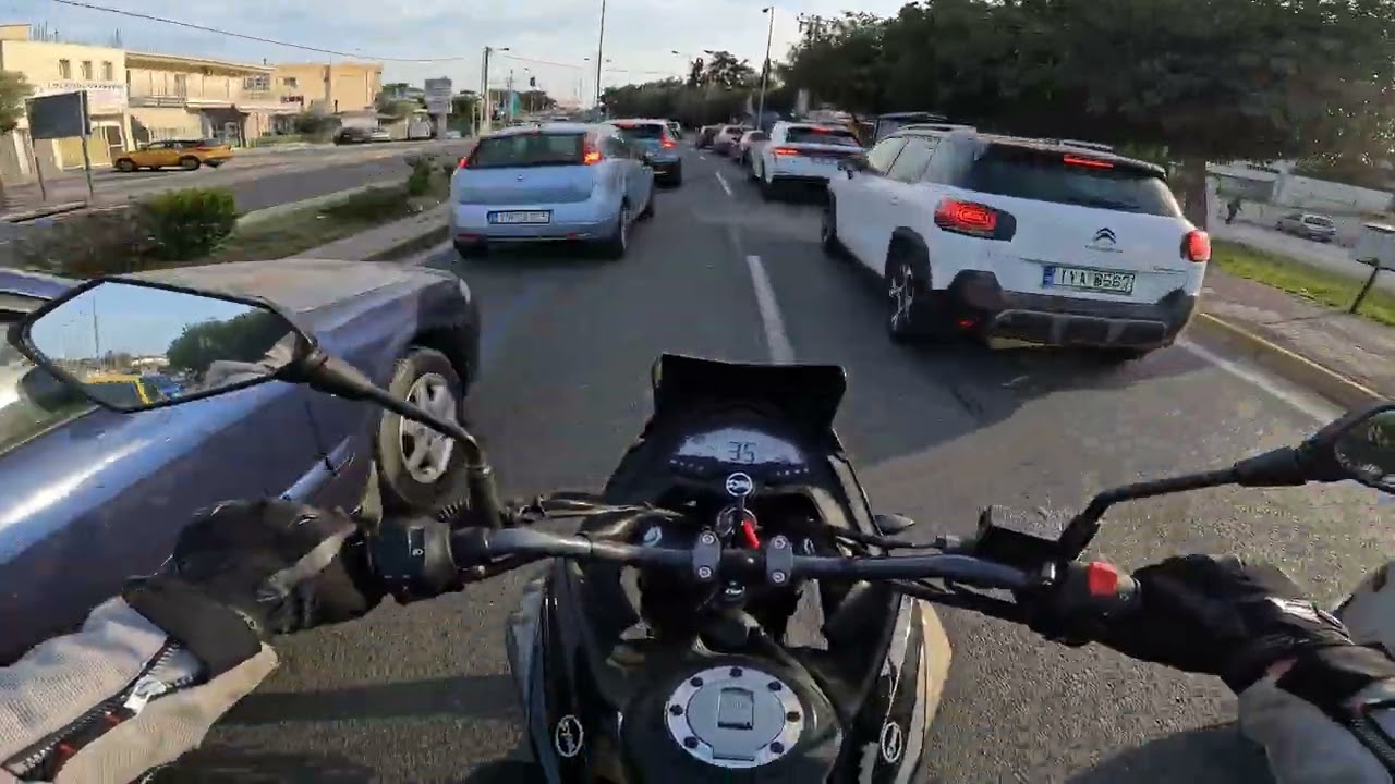 Sym Nht 200 on open road