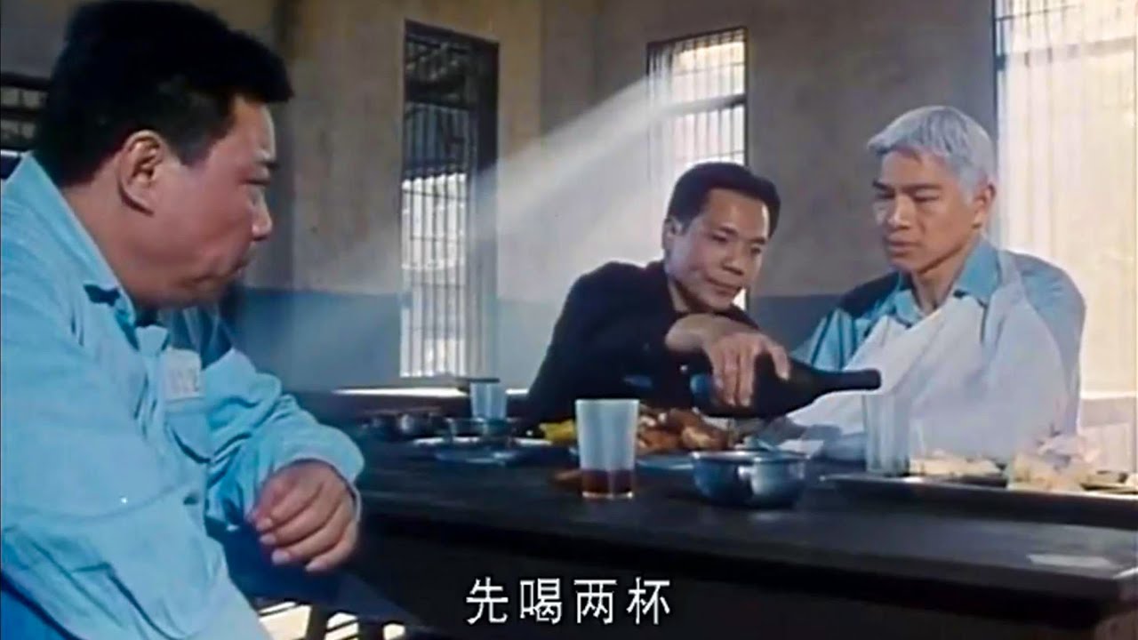 這才是火燒島最狠的黑幫老大！想殺誰就殺誰，獄警見到都要喊声&ldquo;保哥&rdquo;然后倒酒
