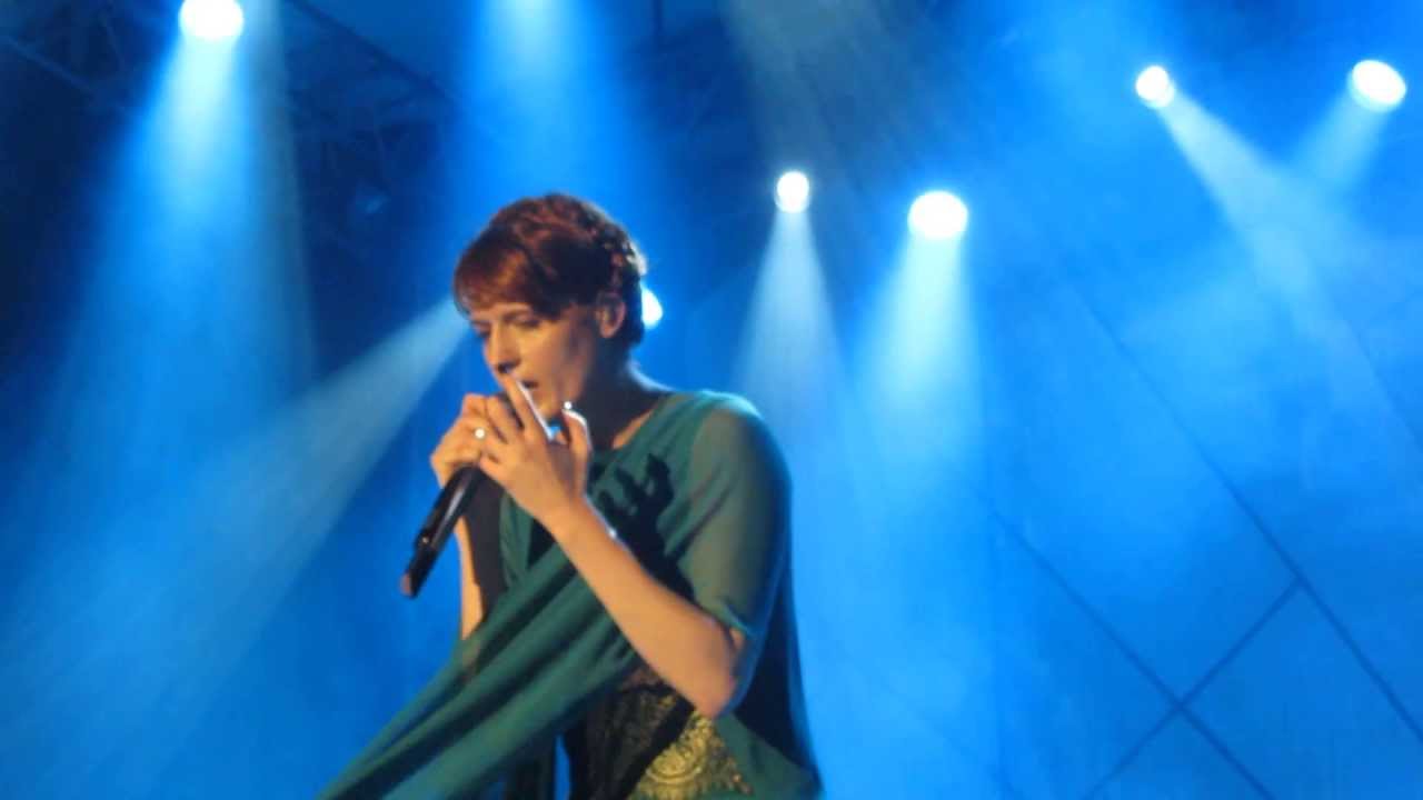 Florence and the Machine - Cosmic Love (Live in Dubai)