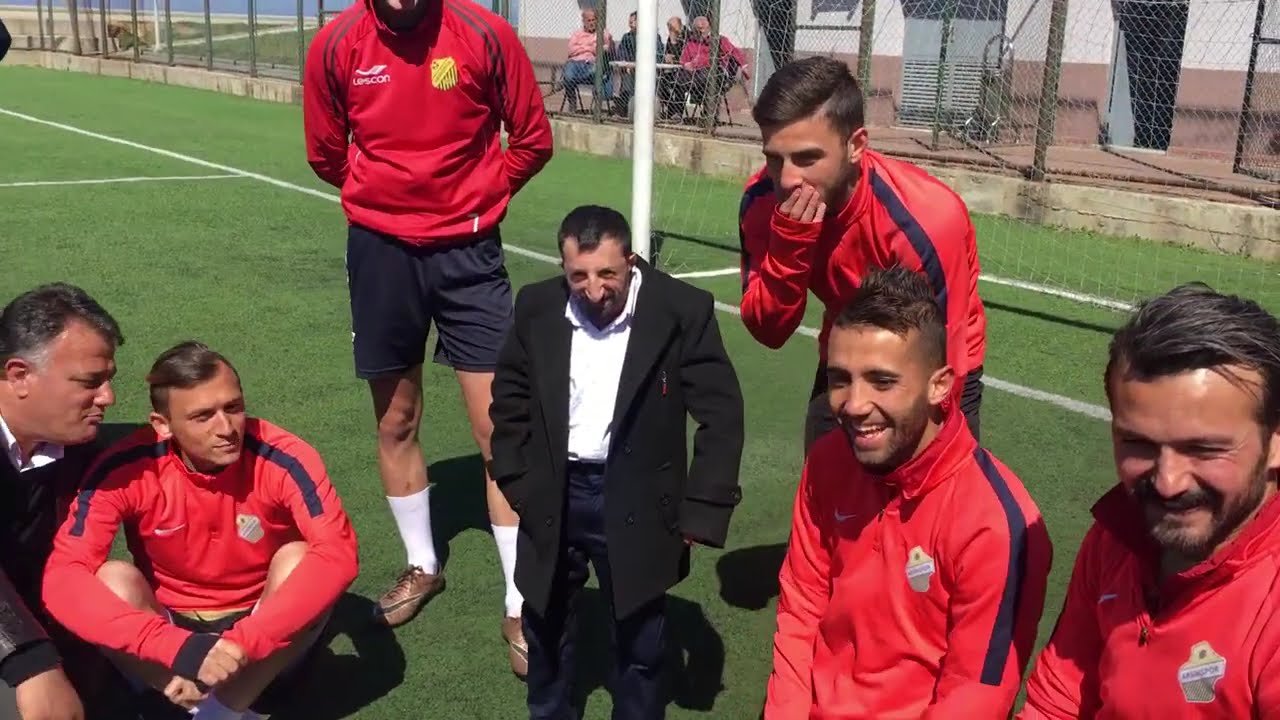 KÖKSAL BABA İDMANI BASTI FUTBOLCULARA SALDIRDI