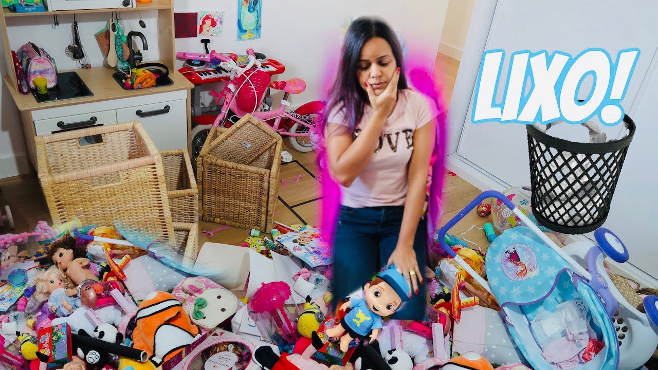 UMA MÃE SE LIVRANDO DOS BRINQUEDOS DA FILHA | RÊ ANDRADE
