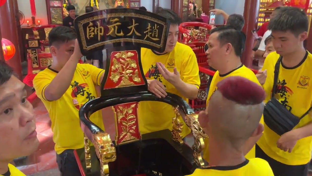 2023年柔佛古庙众神巡游 ~ Preparing sits for “请神坐轿” event on 9/Feb/2023 early morning #柔佛古庙游神