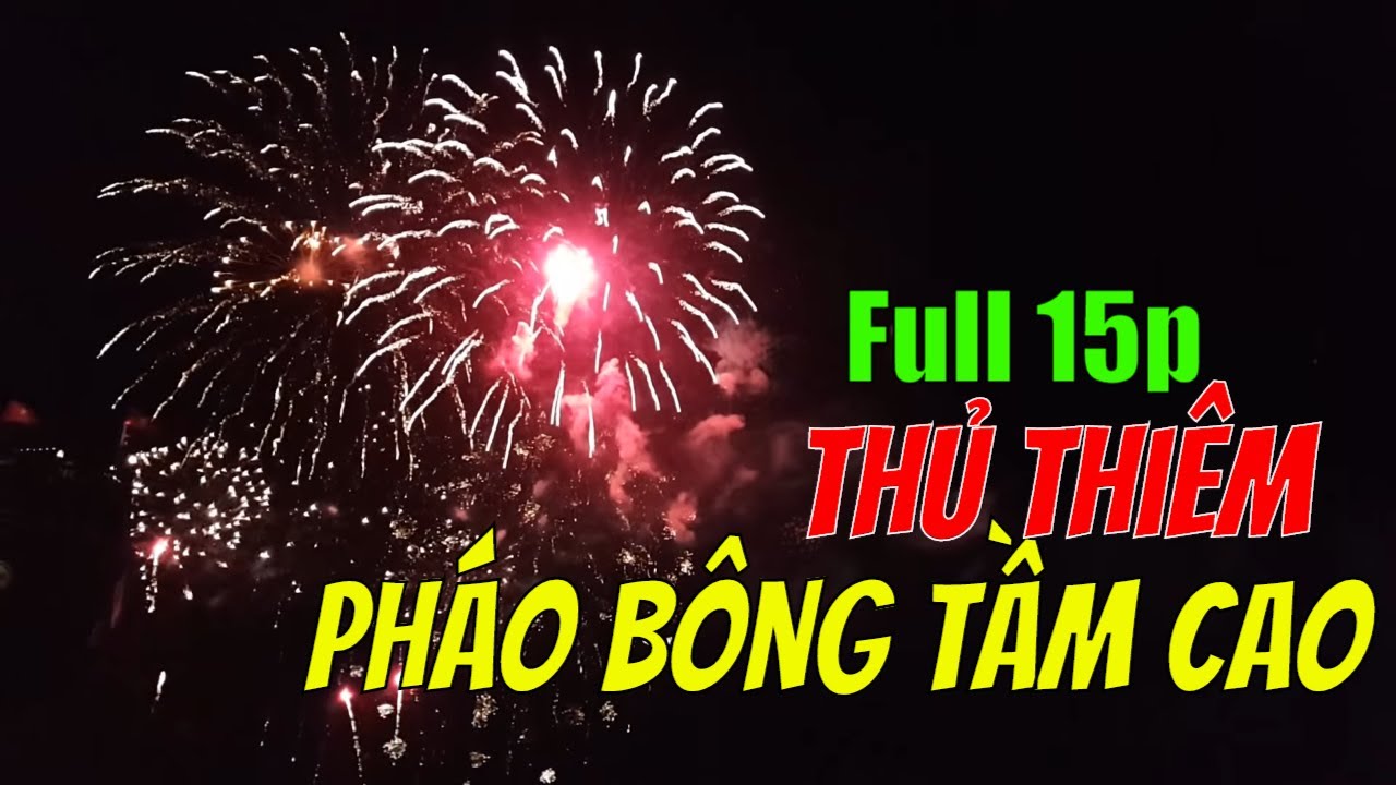 Tết Tây Bắn pháo bông từ Bến Bach Đằng nhìn sang Thủ Thiêm