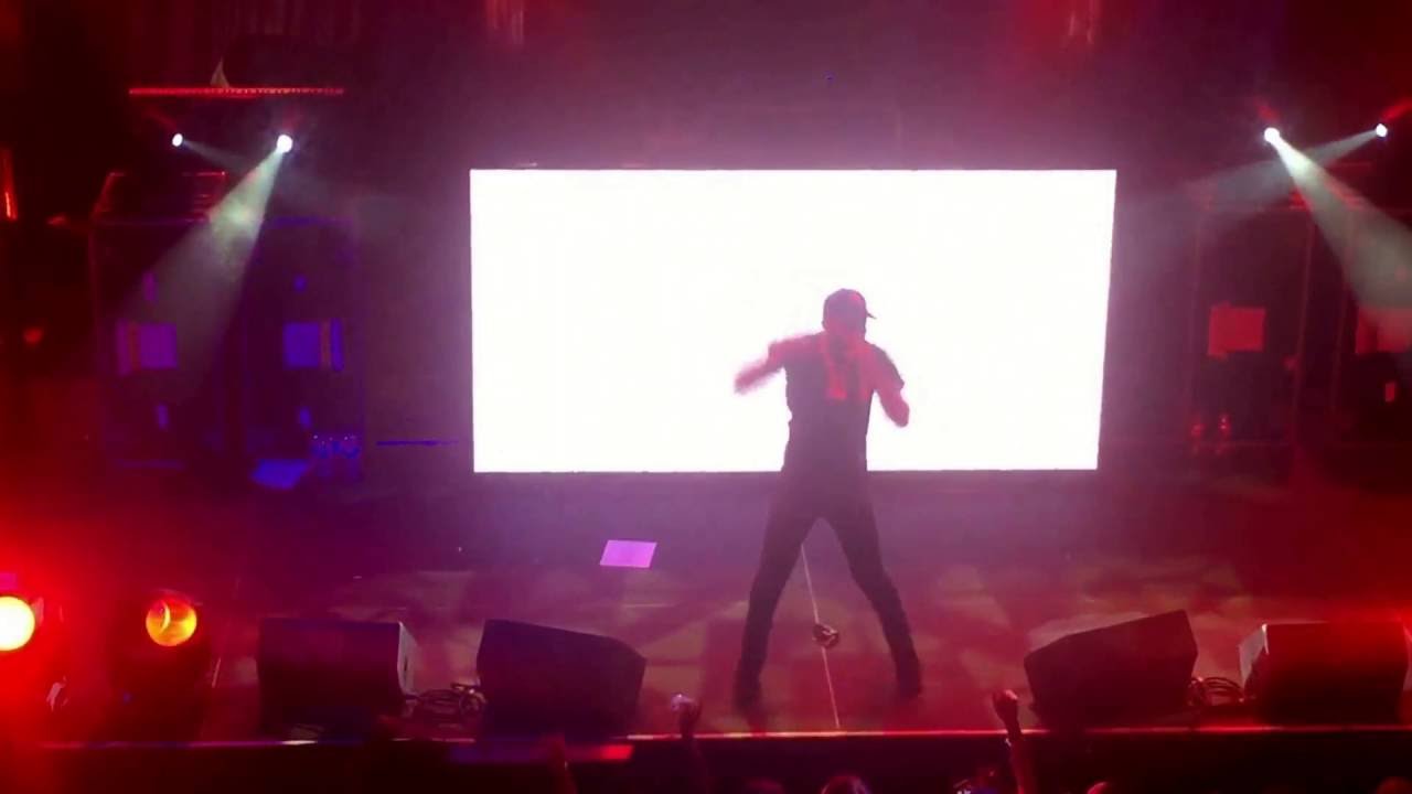 Tory Lanez performing Friends with Benefits