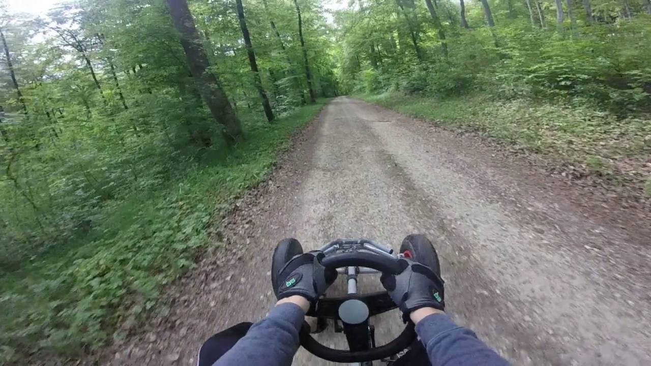 descente avec un kart a pedal d'un abonne fail