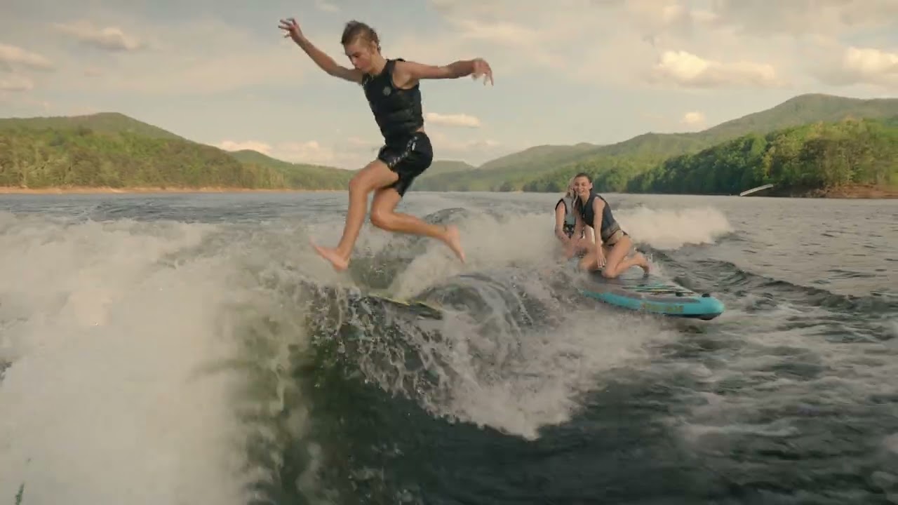 2023 Supreme Boats S220 Reveal - Keuka Watersports