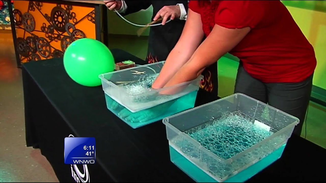 Combustion of hydrogen and oxygen in your hands