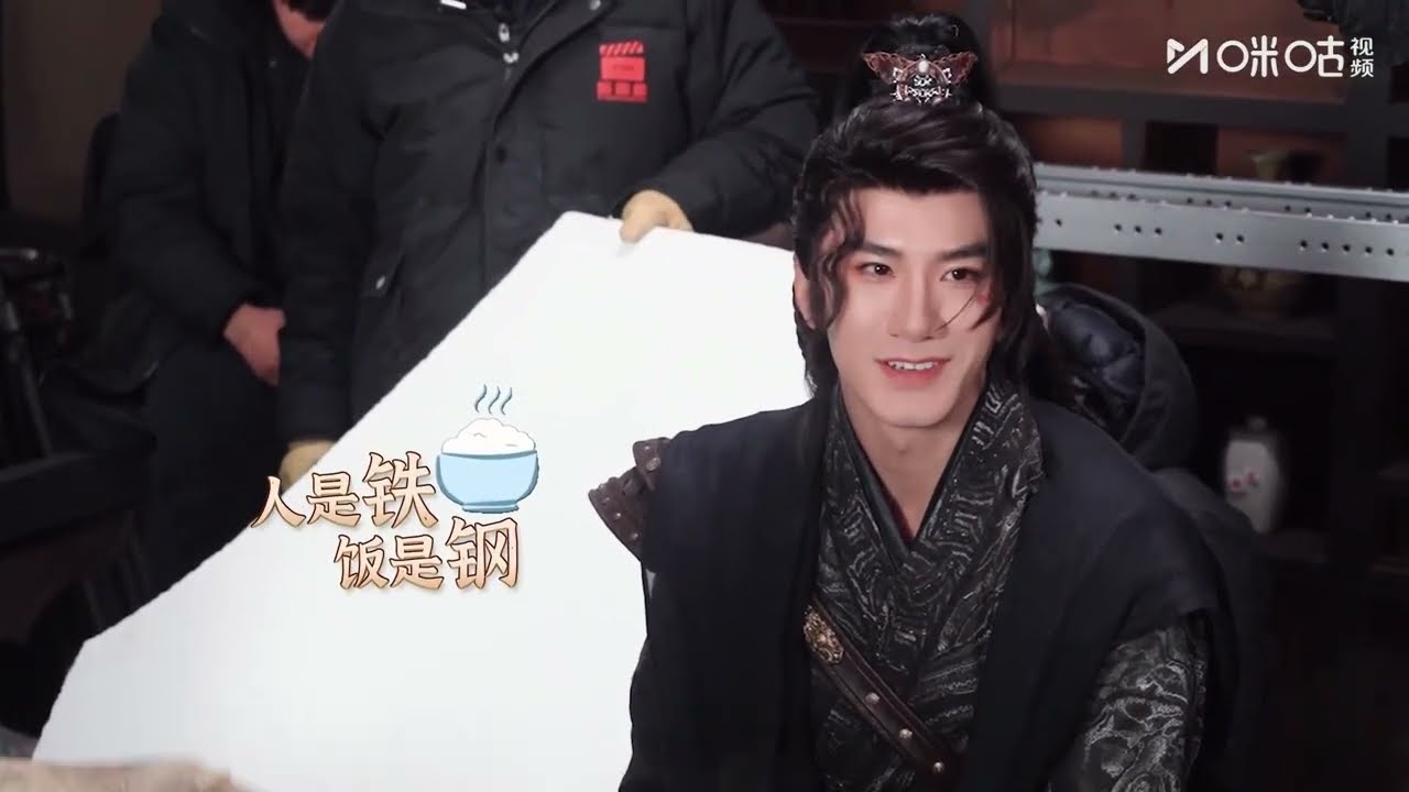 【幕后花絮】罗云熙、肖顺尧、敖子逸这几位“通缉犯”竟在线悠哉度日，抽象到爆笑的通缉画像直戳中笑点，道具更是被大家“吃不停”，满屏都是欢乐感！《水龙吟》【欢迎订阅咪咕MiGu官方频道】