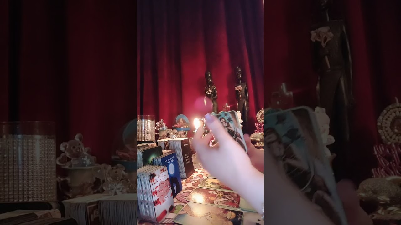 برج الاسد حبيب يعلم مدى الالم الذي يسببه لك و يعبر لك عن صدق اسفه🫂يخفي مشاعره و لكنه يعشقك بجنون❤️‍🔥