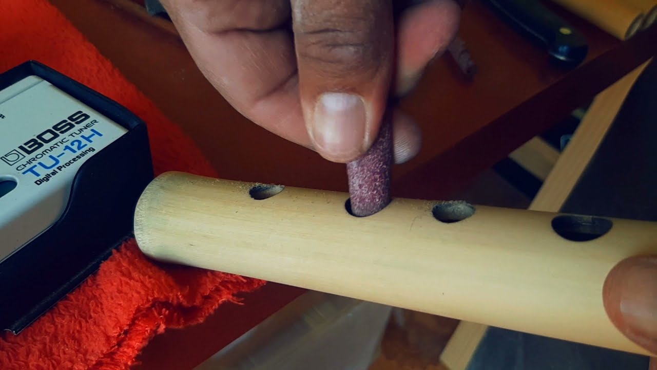 COMO FABRICARSE UNA QUENA  parte 3 AFINACION Y ACABADO  luthier Oscar Román Cáceres