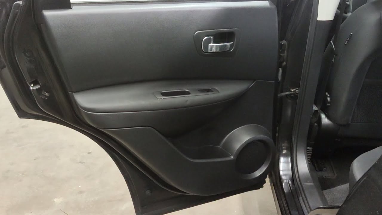 Demontaż tapicerki drzwi Nissan Qashqai (2007-2013)