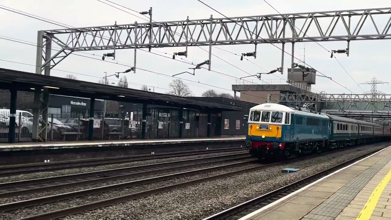 Class 86 at speed through Stafford with a clean 4 tone
