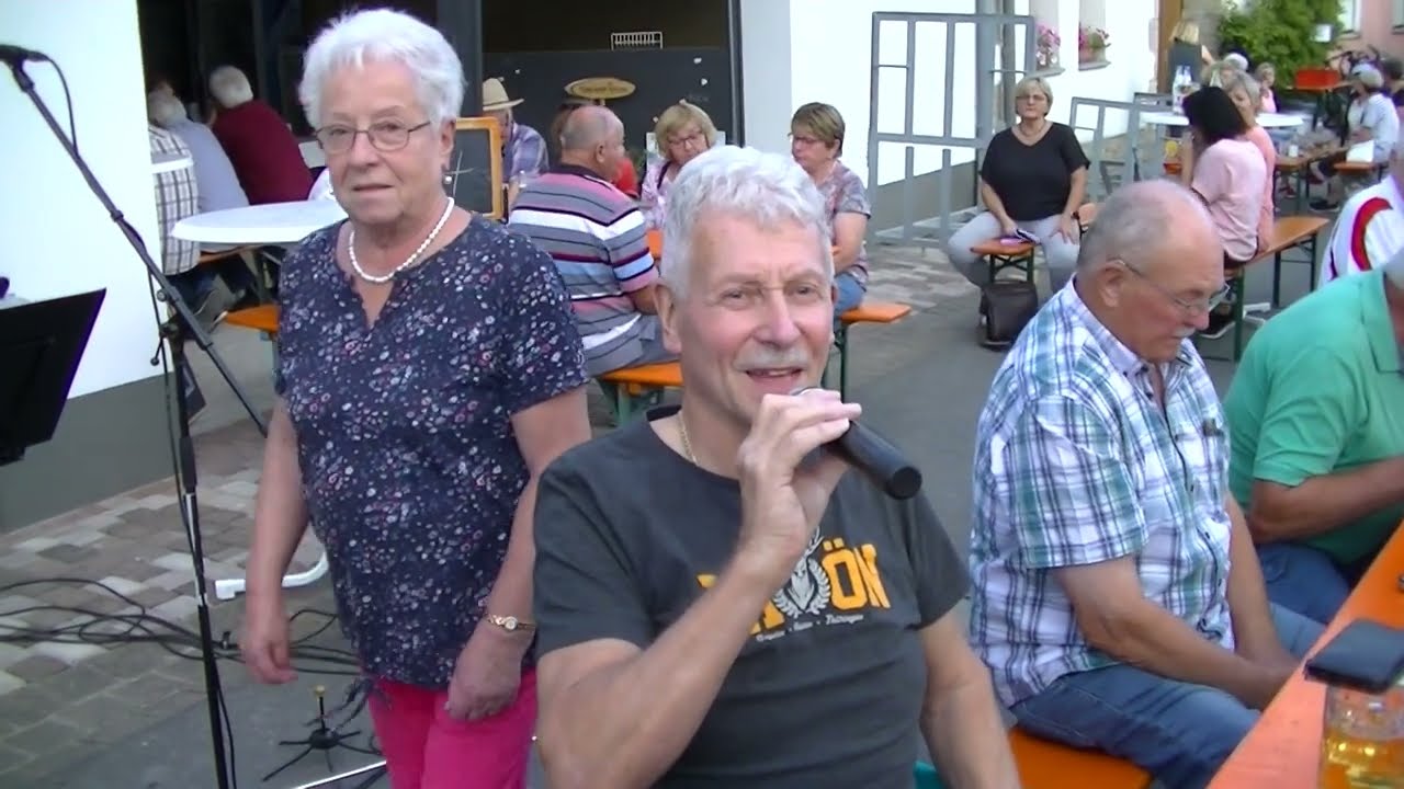 Kleiner Harmonikaspieler -Rucksackmusikanten-Aschfeld-17.07.2023
