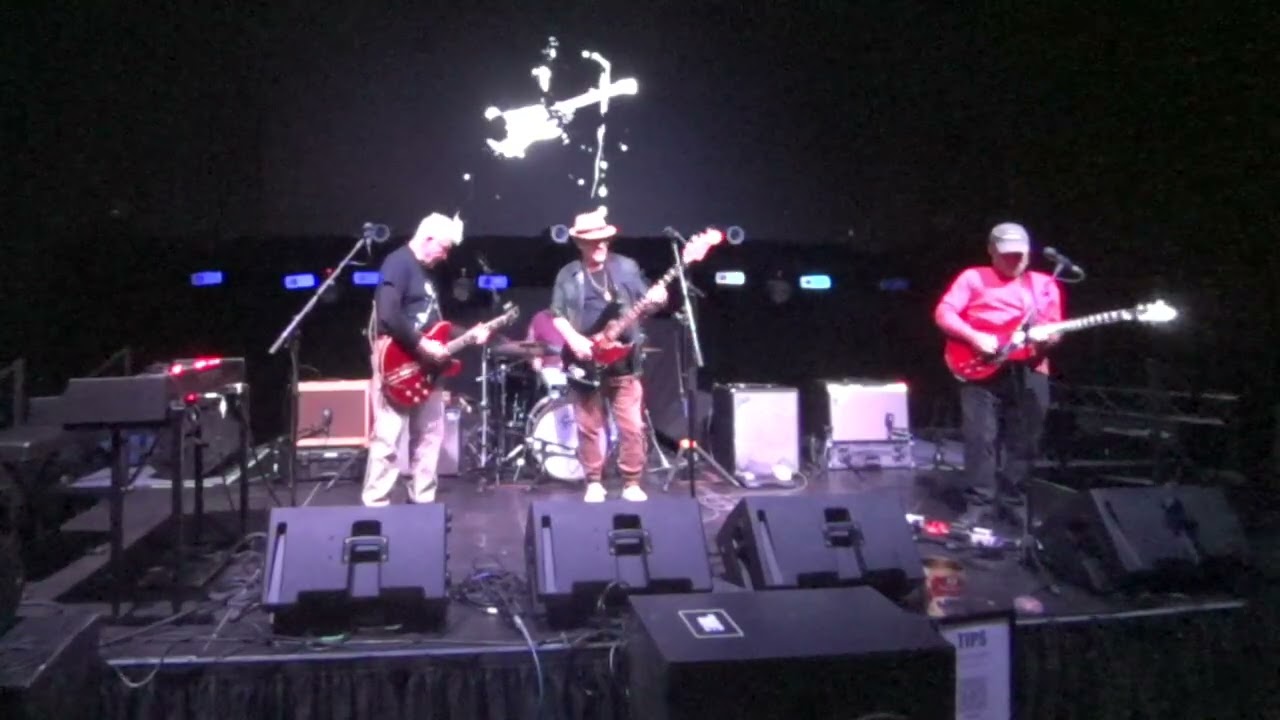 Teenie Weenie Bit, The Silver Alert Band