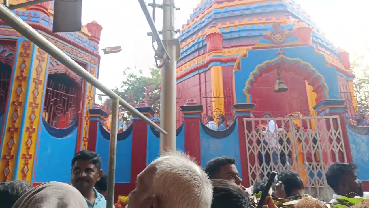 रजरप्पा मंदिर में श्रद्धालु गण