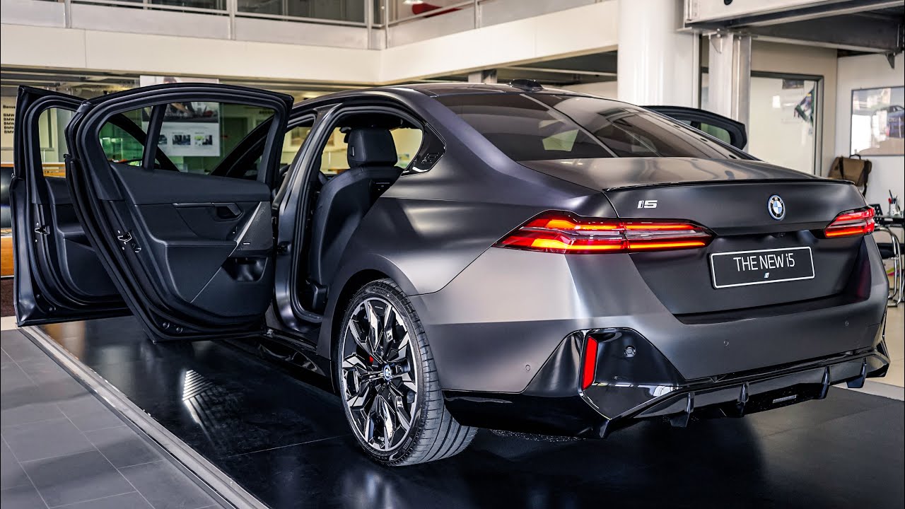 NEW 2024 BMW i5 - Interior and Exterior Walkaround