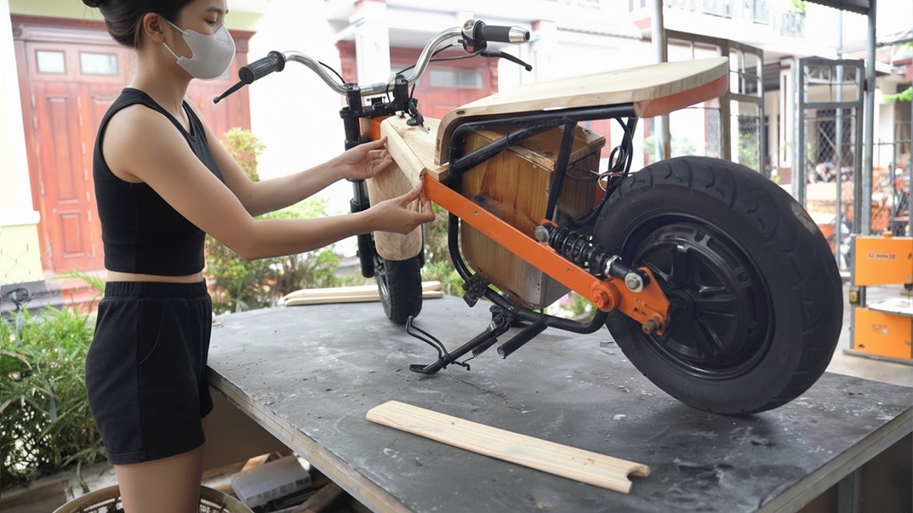 Building a Wooden Motorbike in 12 Hours, Extreme Craftsmanship and Creative Engineering