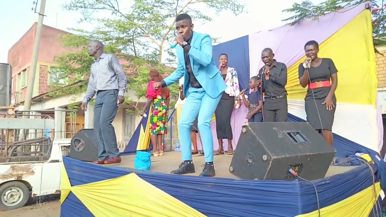 @erickoyomo8652 live praises at Awendo. 