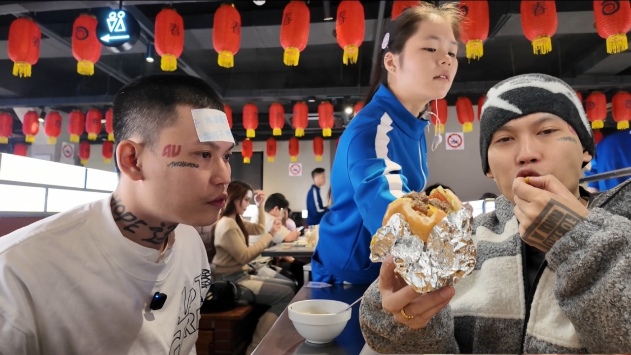 Đại Chiến Ẩm Thực Mỹ - Trung ! Bạn Sẽ Chọn C&aacute;i N&agrave;o ?