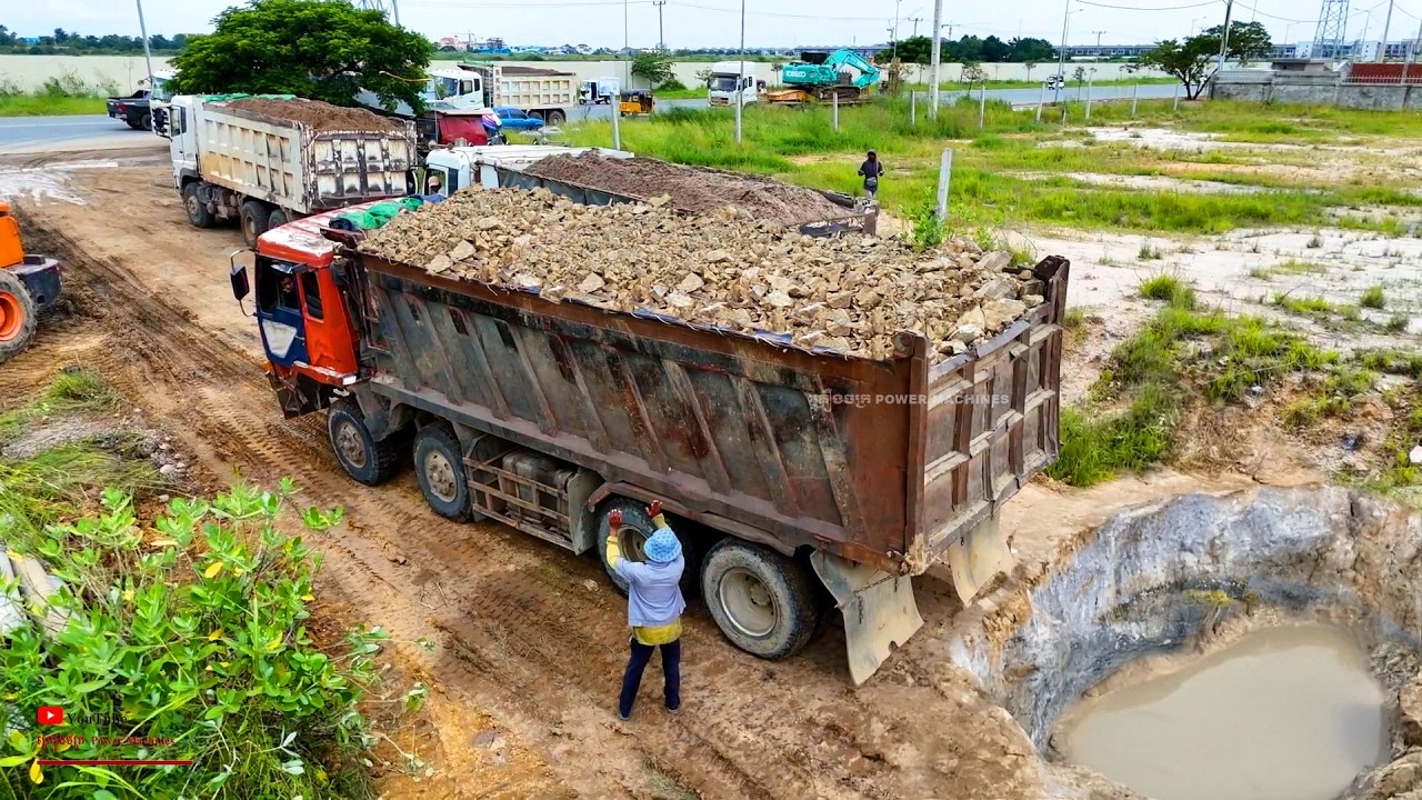 It's Great! NEW First ​Start Far Away Landfill And Clear with Skill Operator Dozer c2 & Dump Trucks