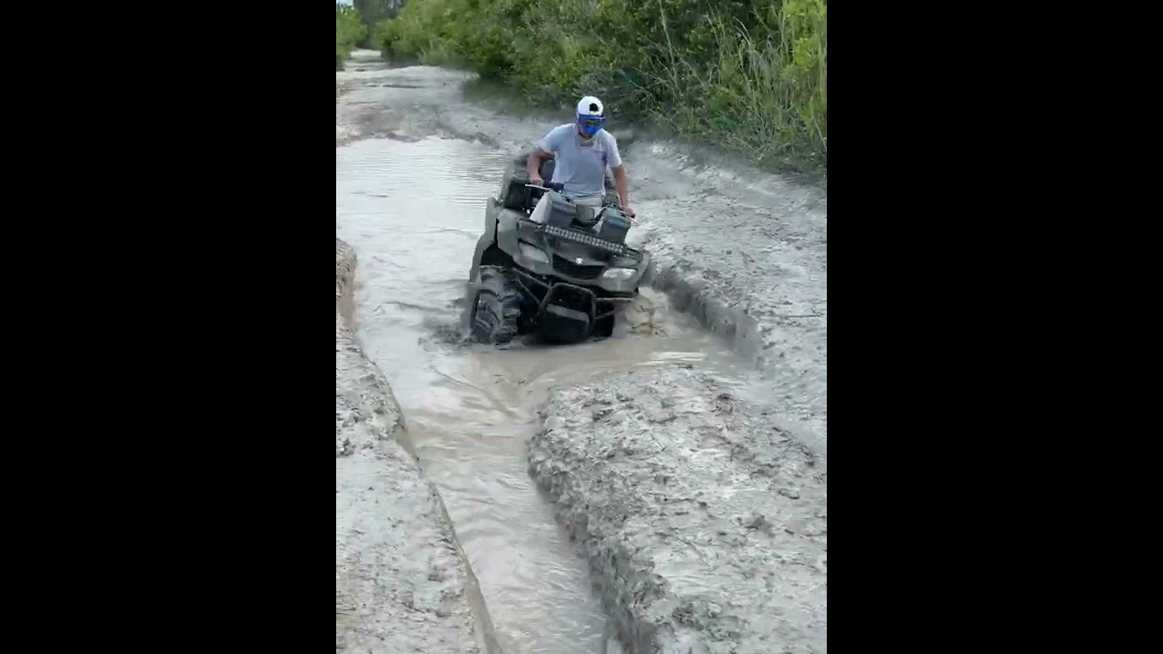 Suzuki KingQuad 400 goes through anything￼