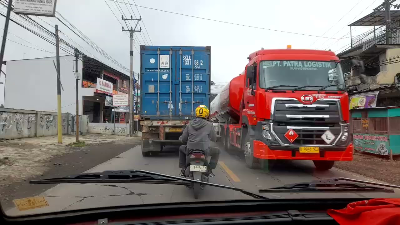 Carry 1.0 mengejar truk dan 2 mobil di turunan sukalarang 🤣🤣🤣 #suzukicarry1000