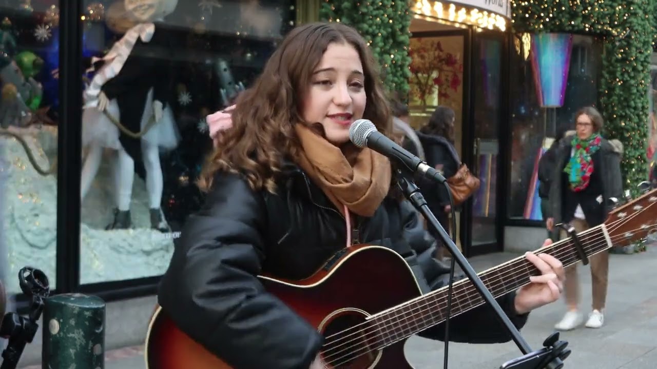 Candy Rojas Live Cover of Dreams from Grafton Street Dublin Amazing sounds