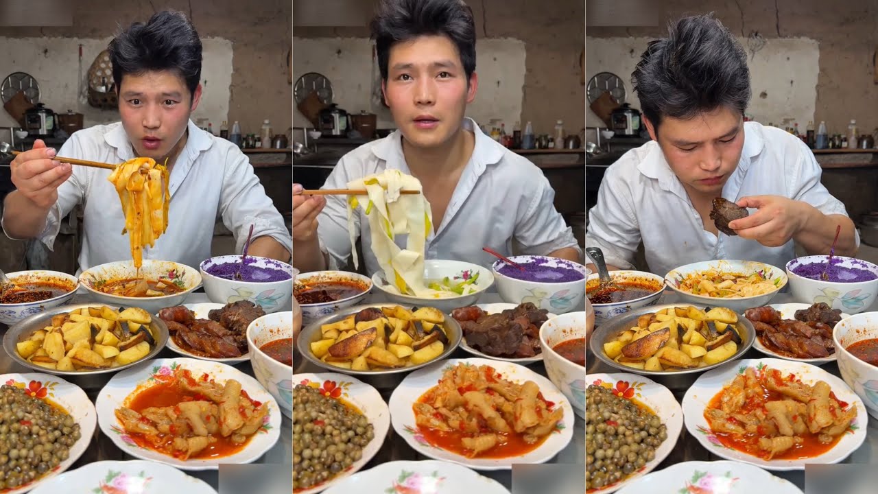 Eating Giant Rice Noodles with Spicy Chicken Feet & Boiled Beef | Mukbang