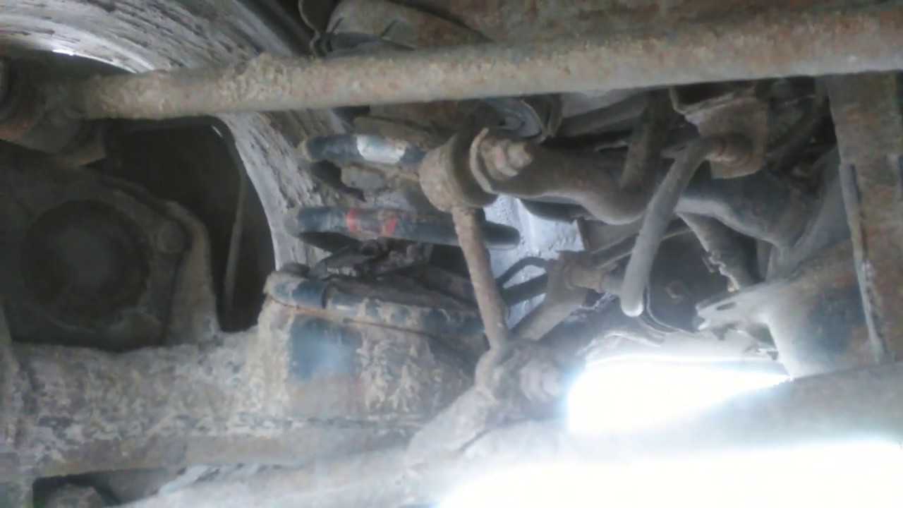Замена задних стоек стабилизатора Toyota RAV4 2003