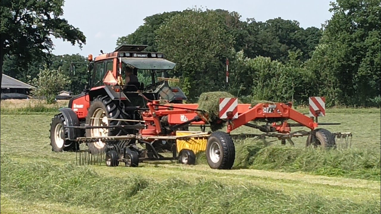 Grasoogst Valmet Fella en Fendt