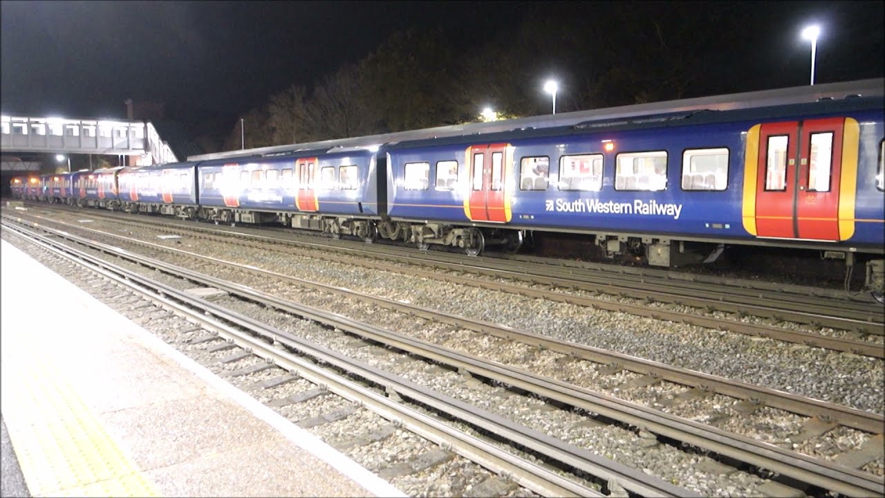RD23767(vid).  Trains at Fleet.  30th November, 2021.